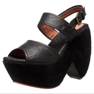 GUC Gee Wawa Platform Sandals